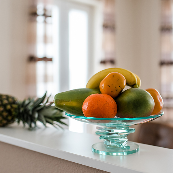 Obstschale auf der Anrichte