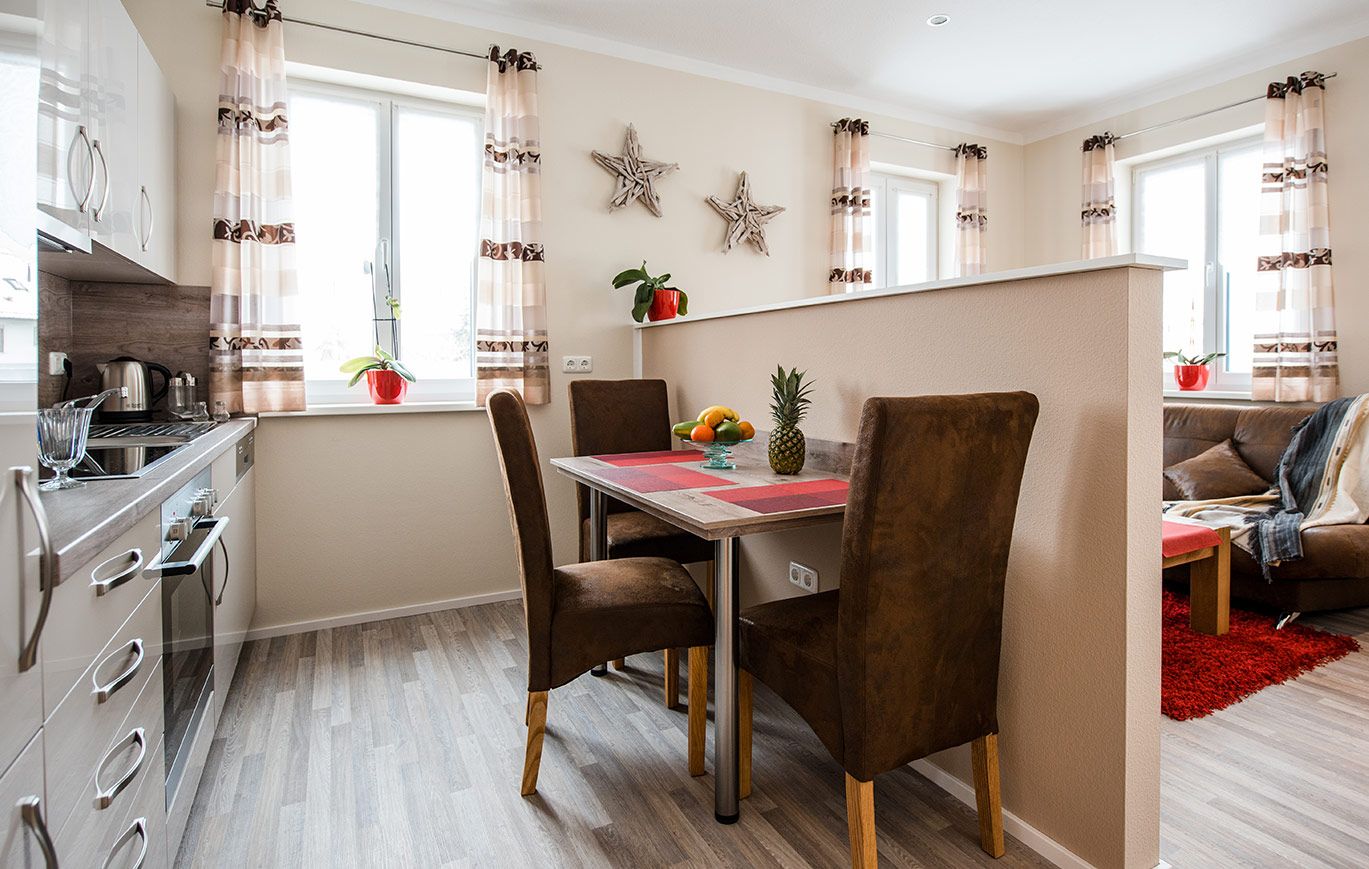 Küche mit Essbereich